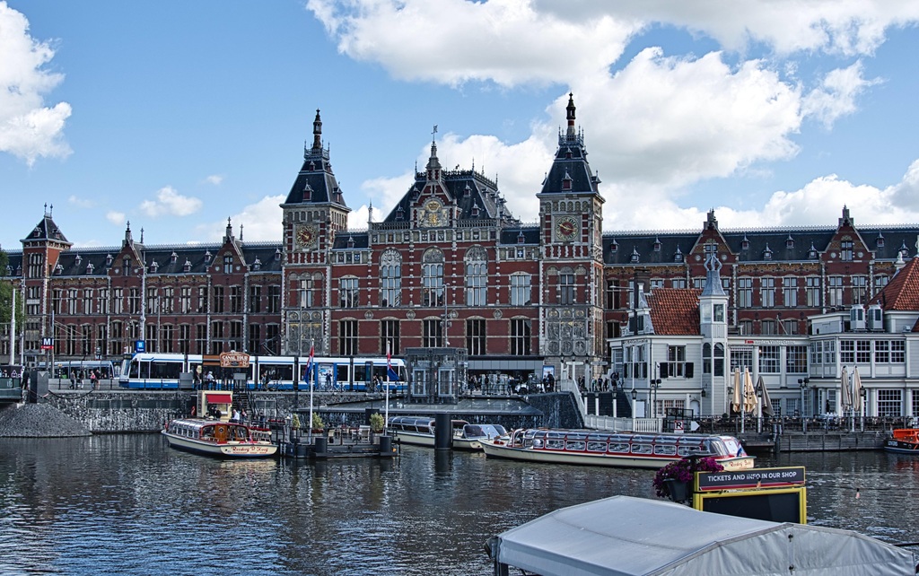 The Ultimate Guide to Amsterdam
